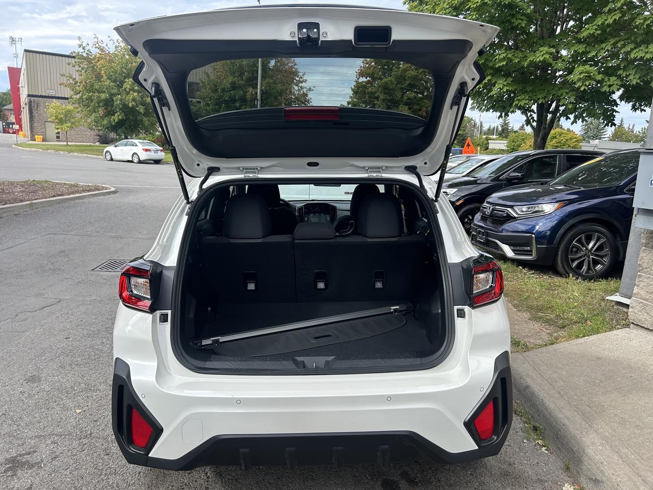 2024 Subaru Crosstrek Onyx AWD - LOW KM'S, SUNROOF, HEATED SEATS!! Photo