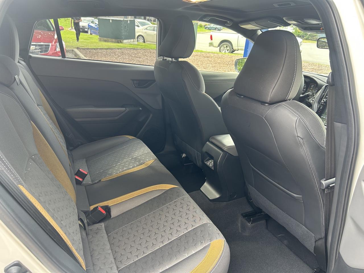 2024 Subaru Crosstrek Onyx AWD - LOW KM'S, SUNROOF, HEATED SEATS!! Photo