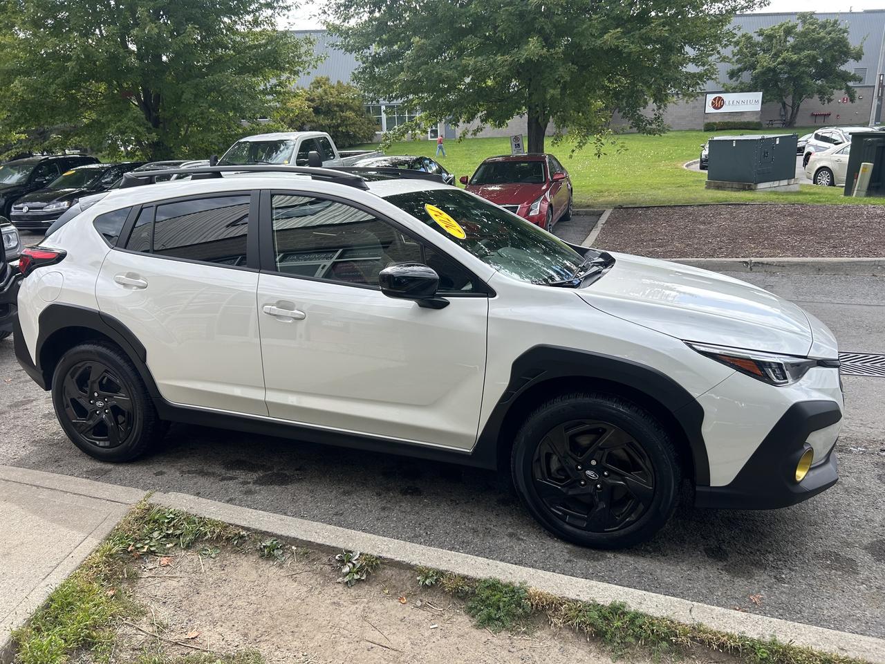 2024 Subaru Crosstrek Onyx AWD - LOW KM'S, SUNROOF, HEATED SEATS!! Photo
