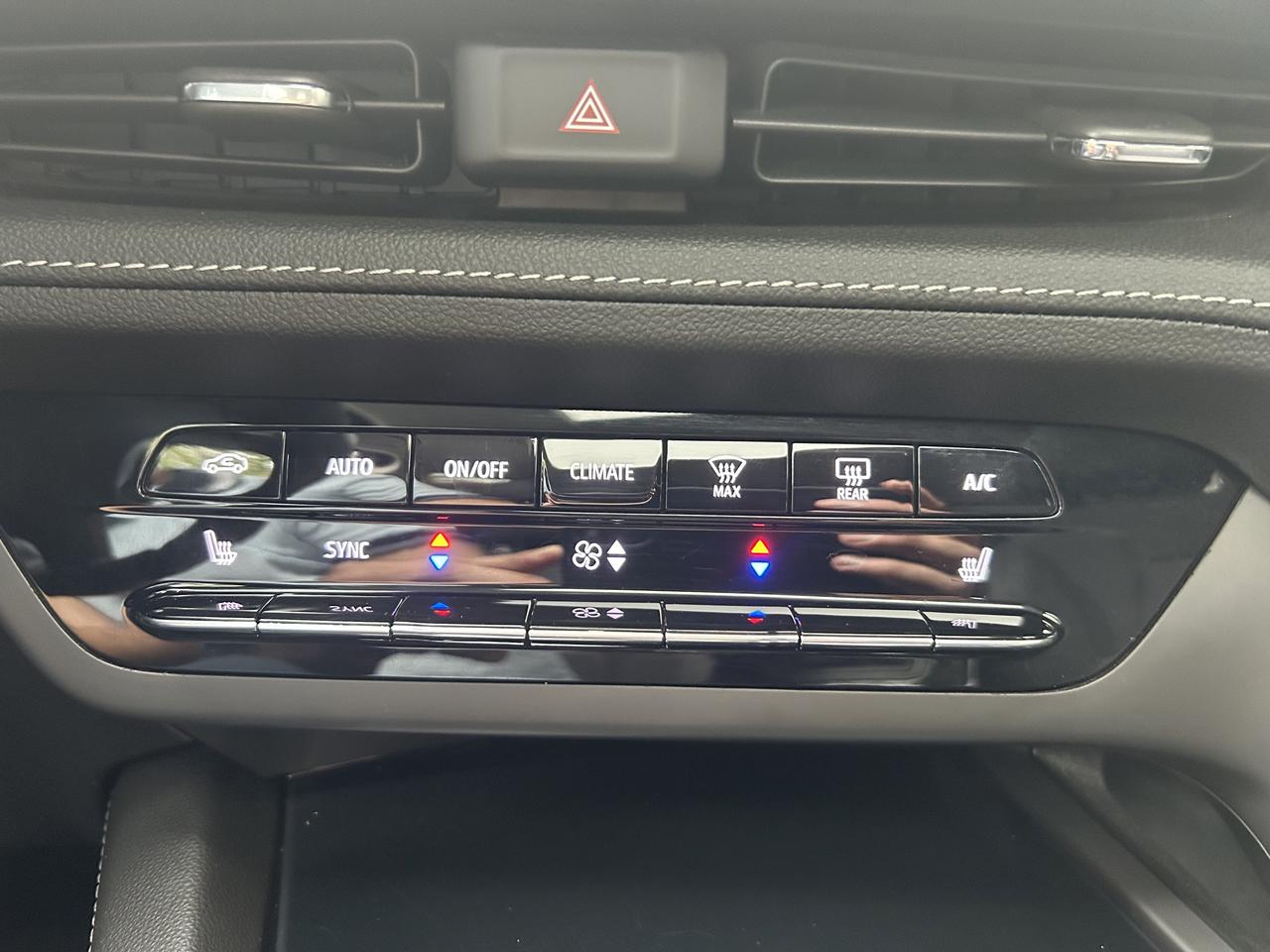 2023 Buick Envision Preferred - AWD, ONE OWNER, LOADED!! Photo