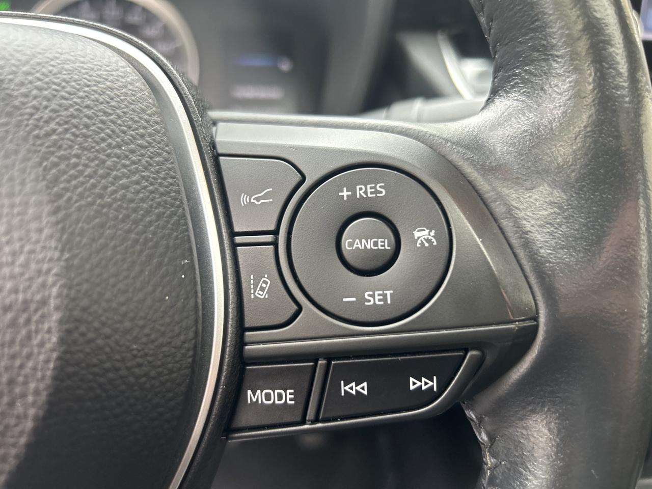 2020 Toyota Corolla SE - LOW KM's, HEATED SEATS, SUNROOF, ONE OWNER! Photo