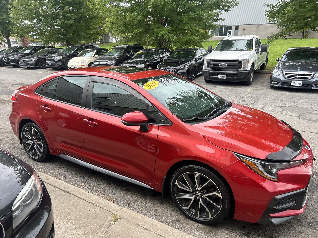 2020 Toyota Corolla SE - LOW KM's, HEATED SEATS, SUNROOF, ONE OWNER! Photo