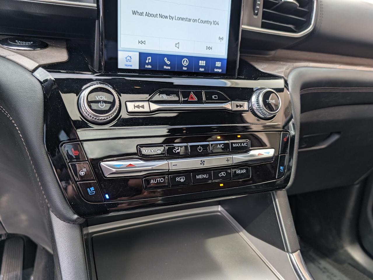 2022 Ford Explorer Platinum 4WD Photo