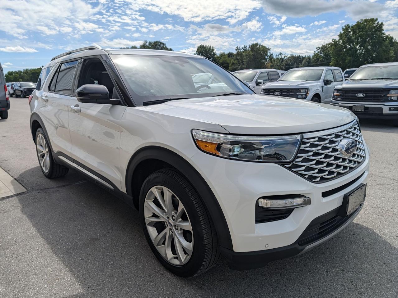 2022 Ford Explorer Platinum 4WD Photo2