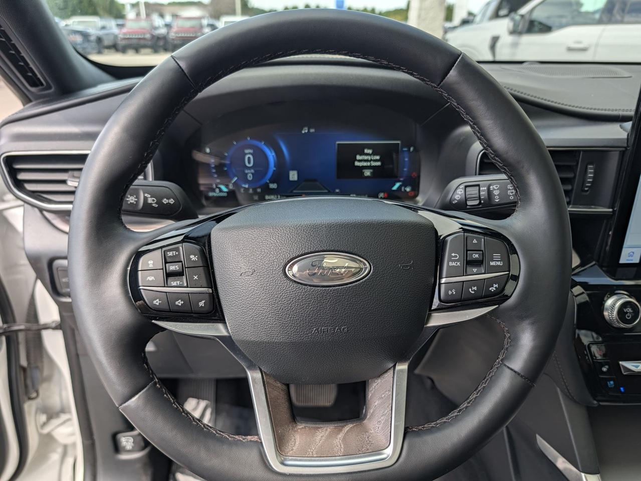 2022 Ford Explorer Platinum 4WD Photo
