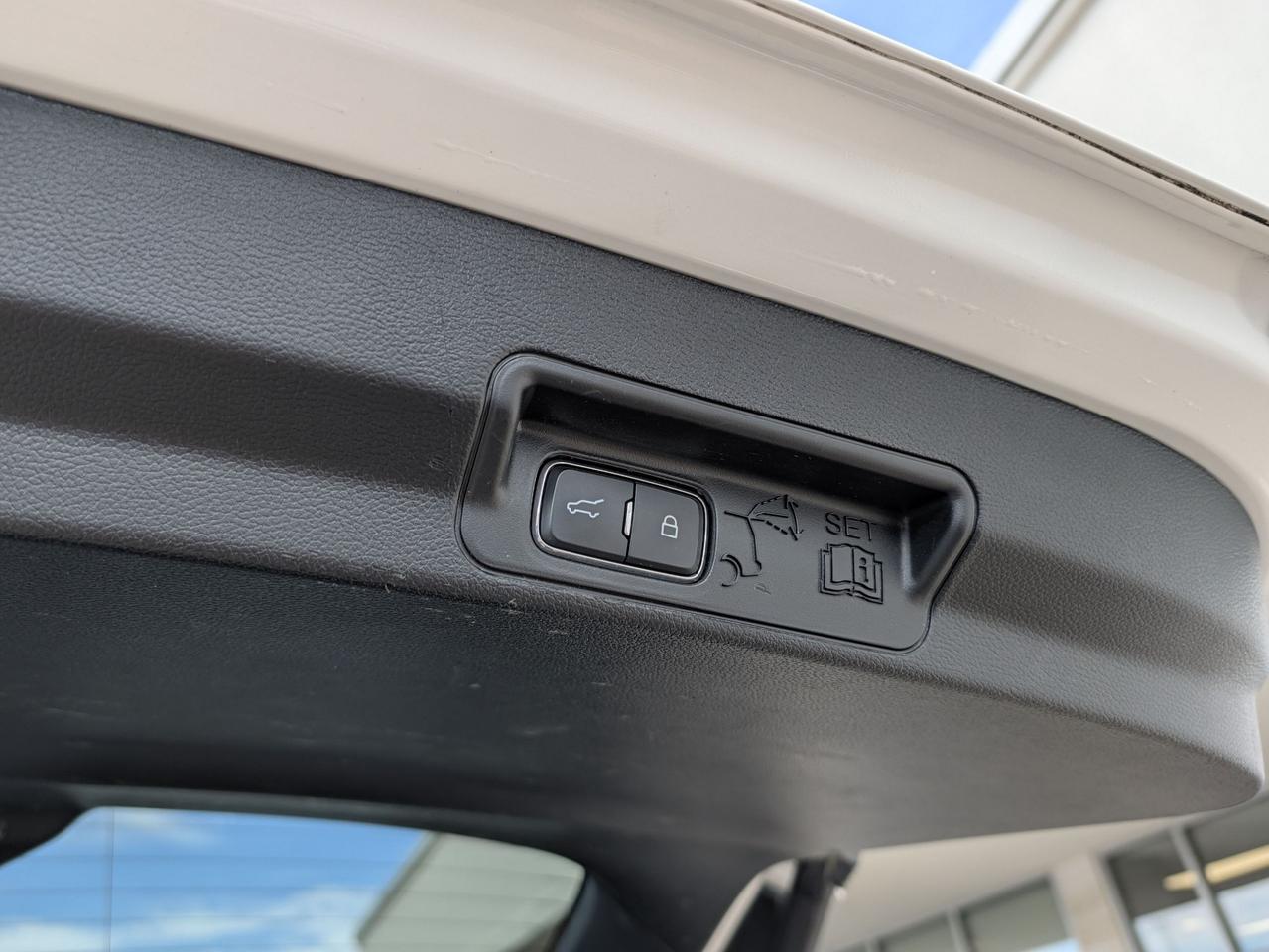 2022 Ford Explorer Platinum 4WD Photo