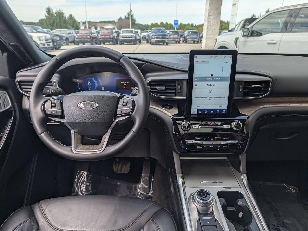 2022 Ford Explorer Platinum 4WD Photo