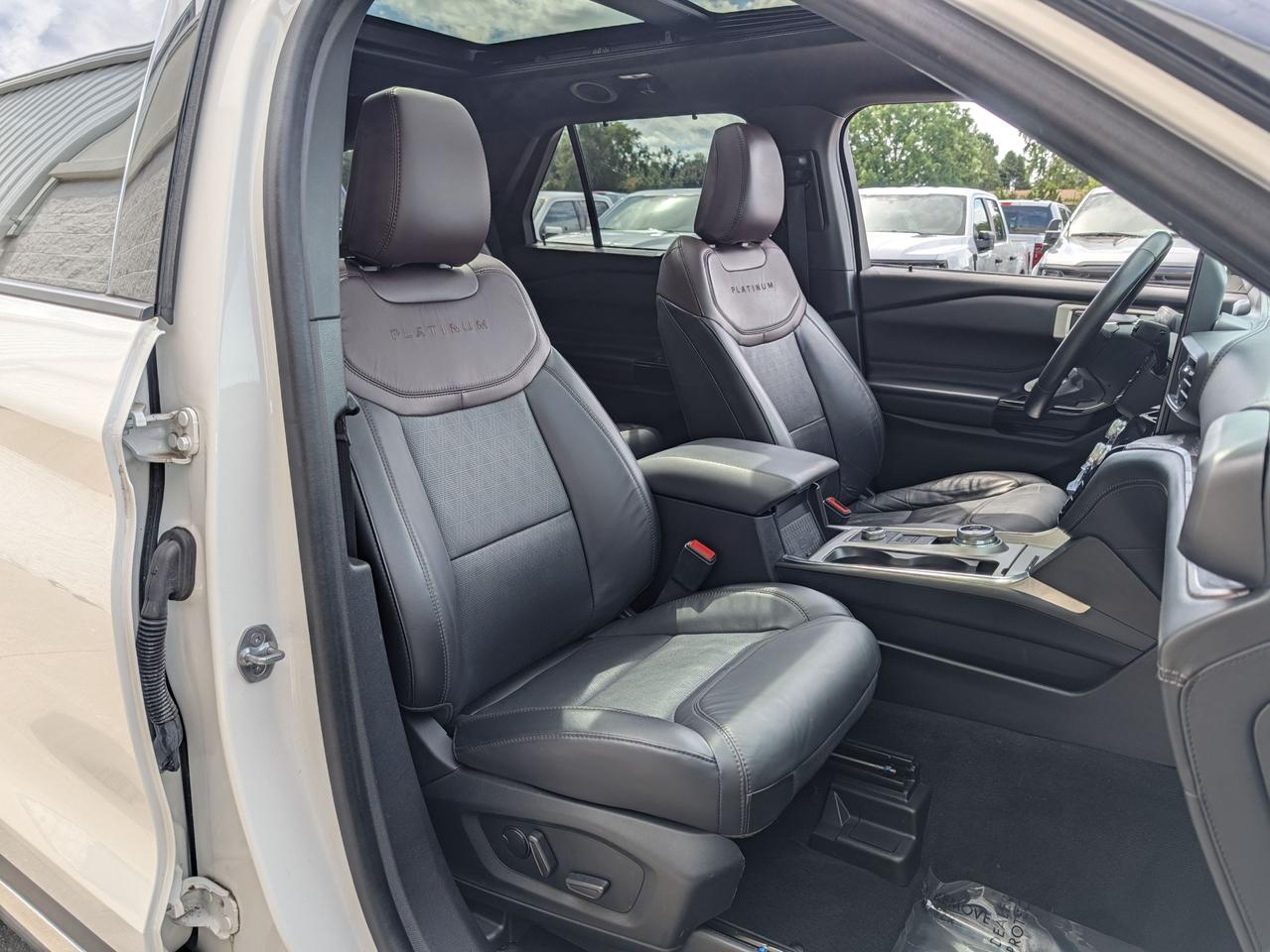 2022 Ford Explorer Platinum 4WD Photo