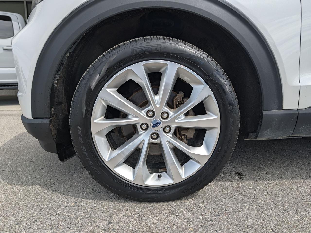 2022 Ford Explorer Platinum 4WD Photo