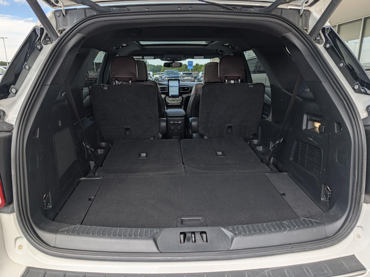 2022 Ford Explorer Platinum 4WD Photo