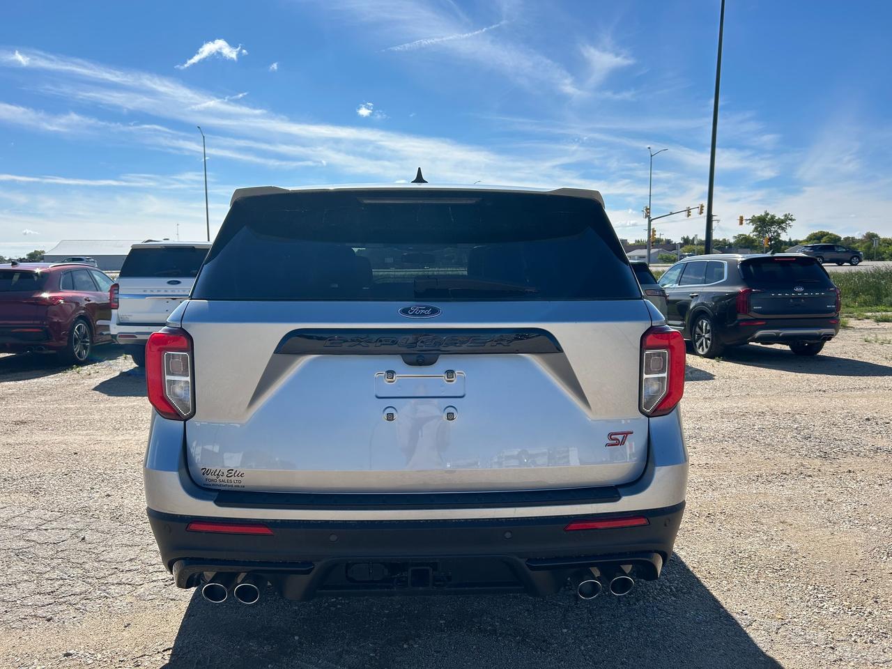 2022 Ford Explorer ST Photo4