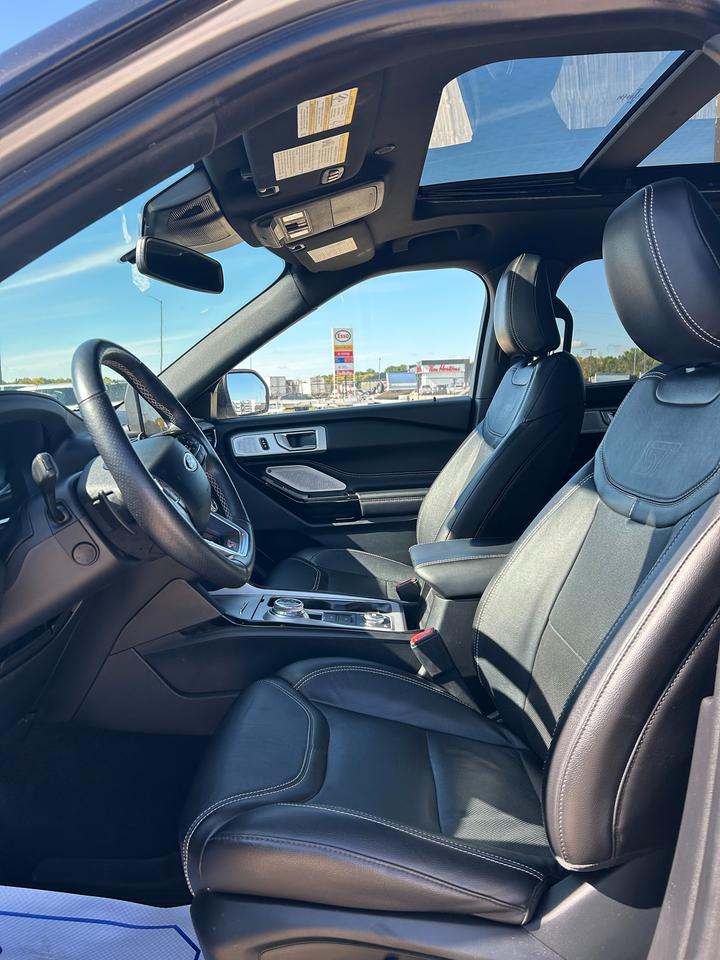 2022 Ford Explorer ST Photo