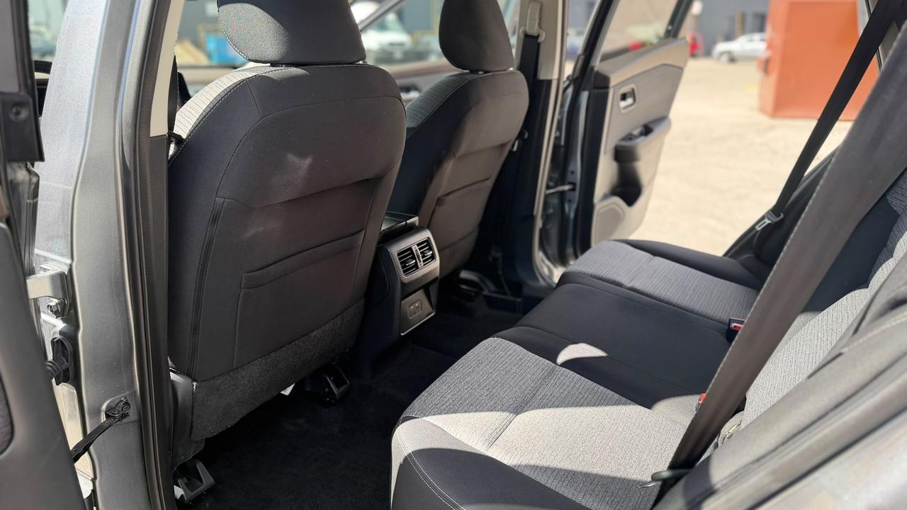 2021 Nissan Rogue SV Photo