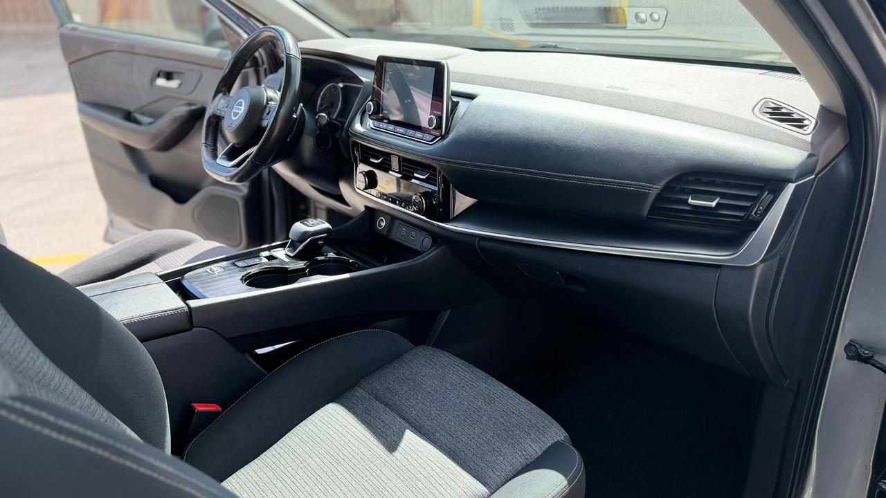 2021 Nissan Rogue SV Photo