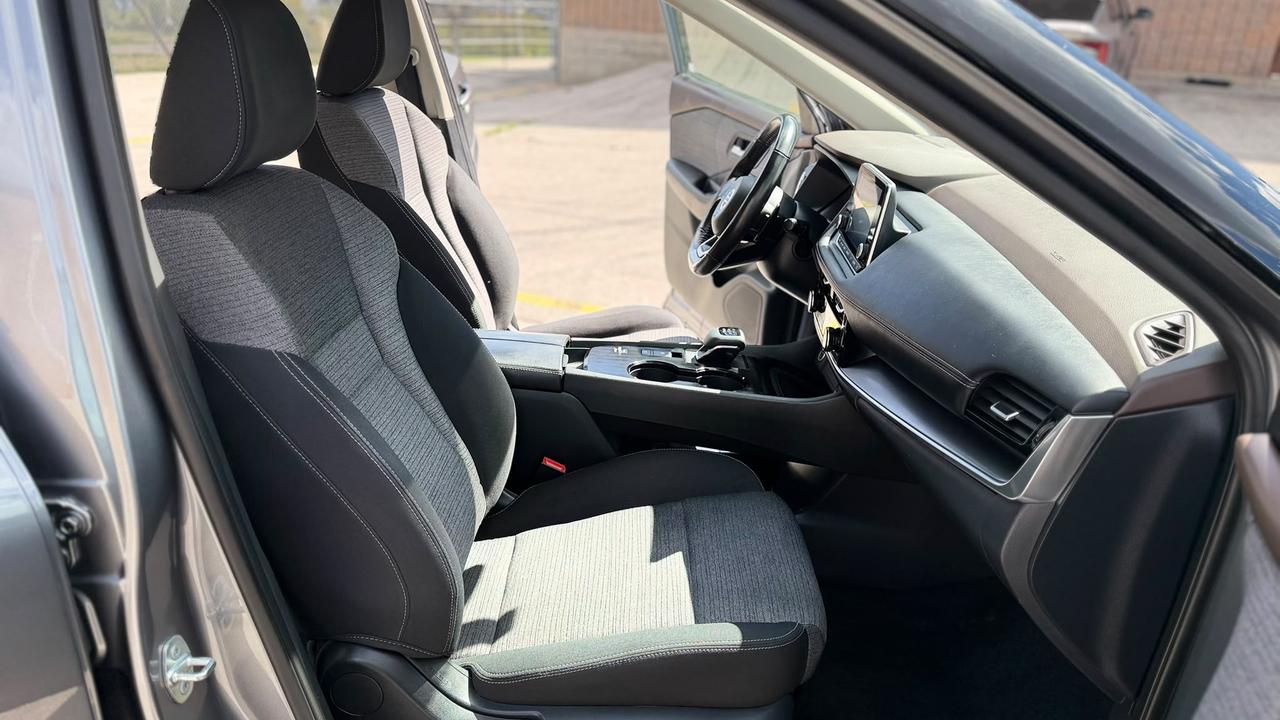 2021 Nissan Rogue SV Photo