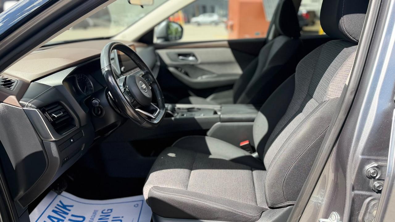 2021 Nissan Rogue SV Photo