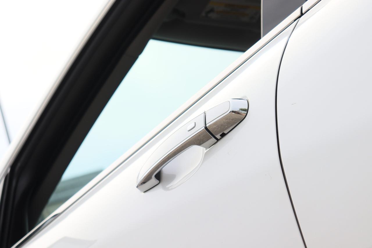 2018 Chevrolet Equinox Premier | AWD | Leather | Pano Roof | Nav | Cam ++ Photo17