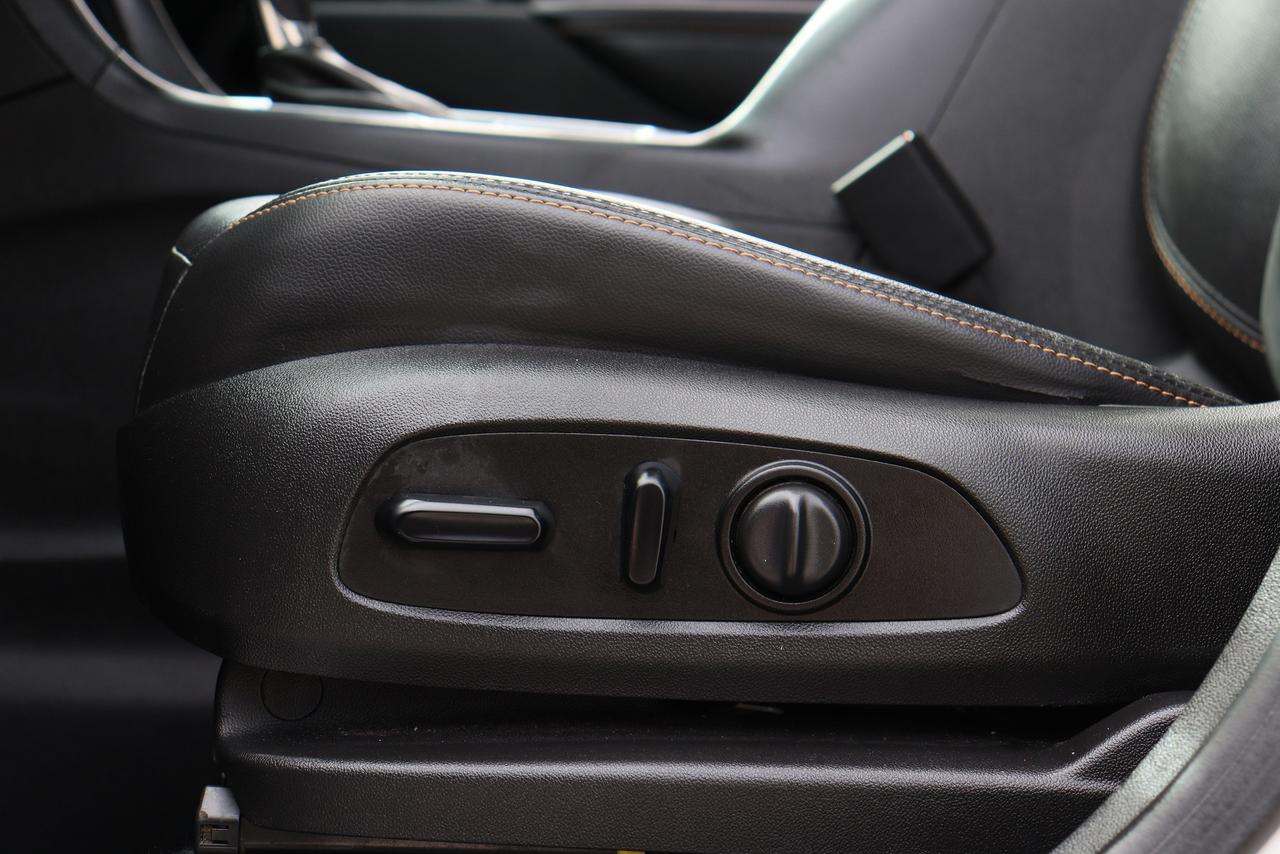 2018 Chevrolet Equinox Premier | AWD | Leather | Pano Roof | Nav | Cam ++ Photo32