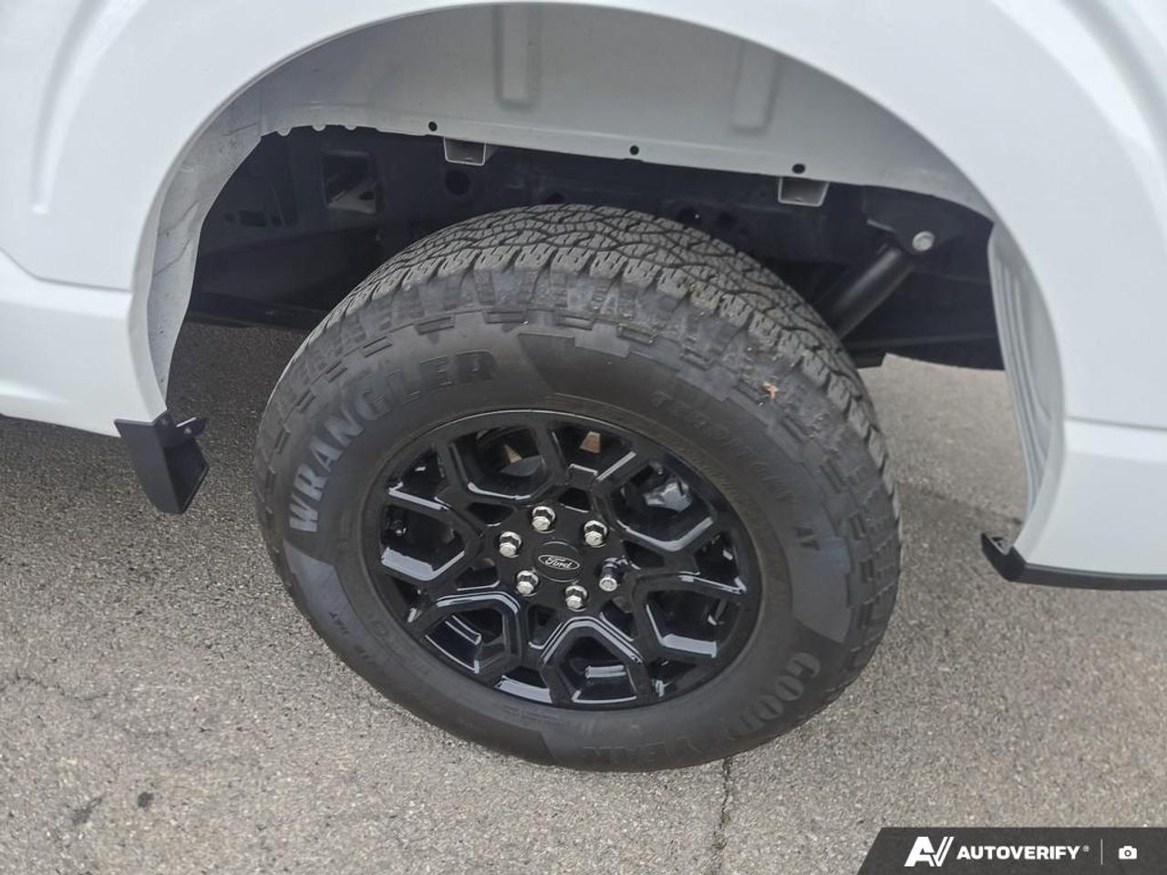 2025 Ford F-150 XLT BLACK 18 WHEELS | MOBILE OFFICE | LOW KM'S! Photo