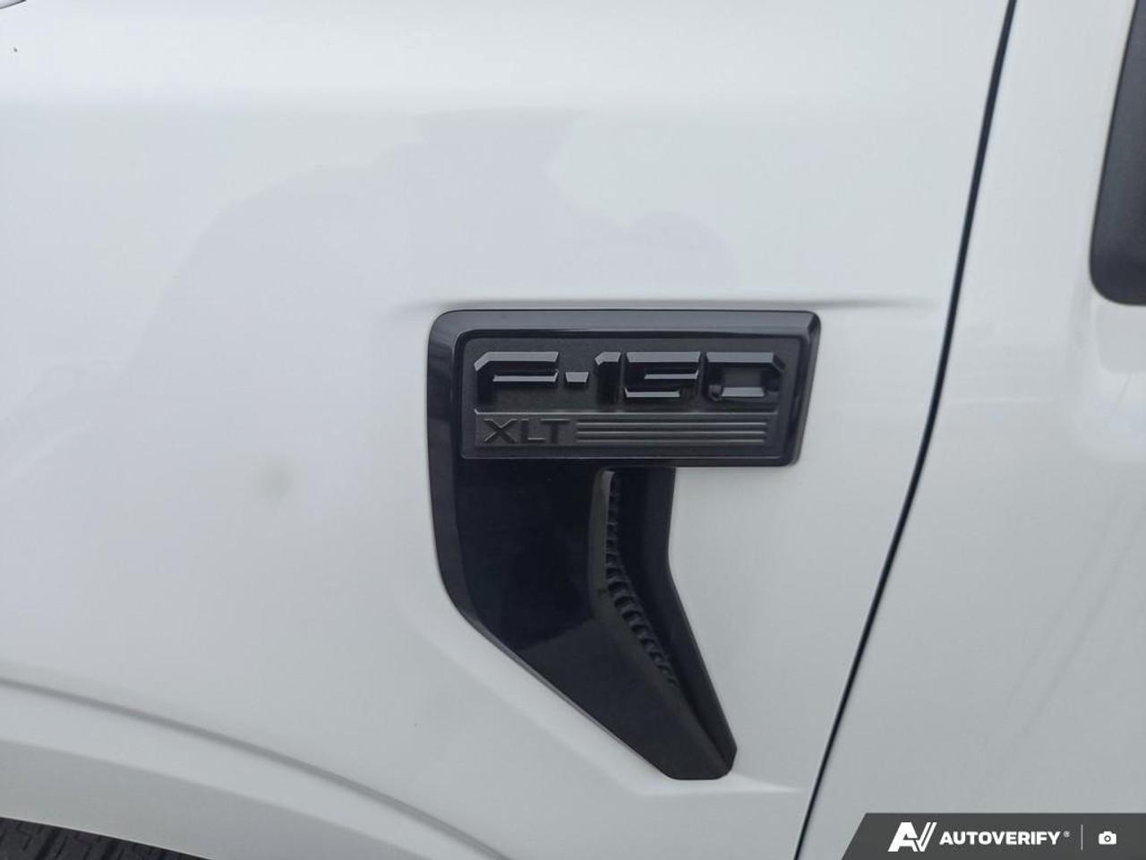2025 Ford F-150 XLT BLACK 18 WHEELS | MOBILE OFFICE | LOW KM'S! Photo