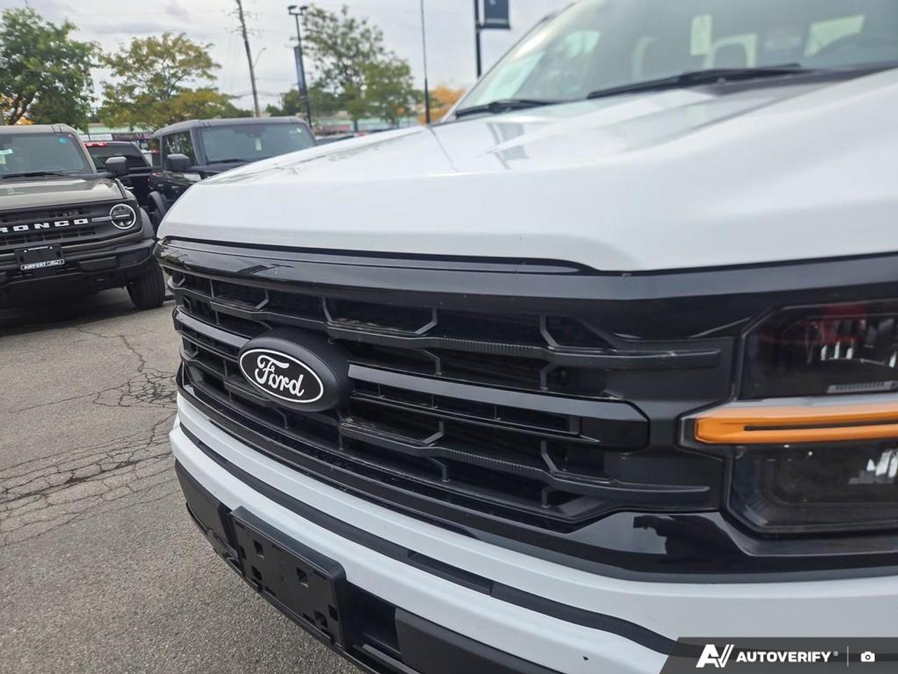 2025 Ford F-150 XLT BLACK 18 WHEELS | MOBILE OFFICE | LOW KM'S! Photo