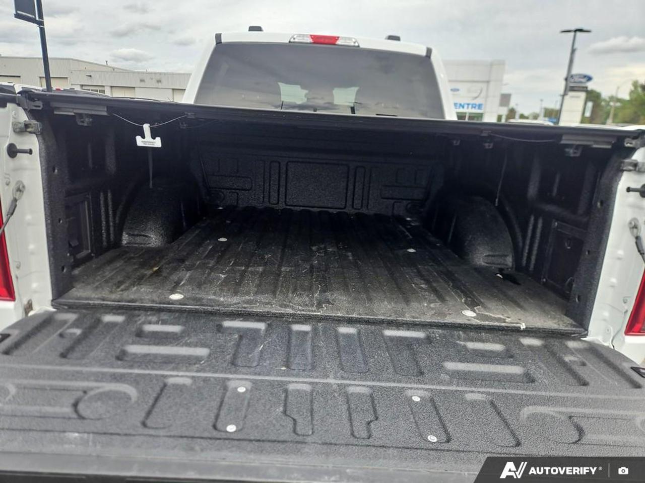 2025 Ford F-150 XLT BLACK 18 WHEELS | MOBILE OFFICE | LOW KM'S! Photo