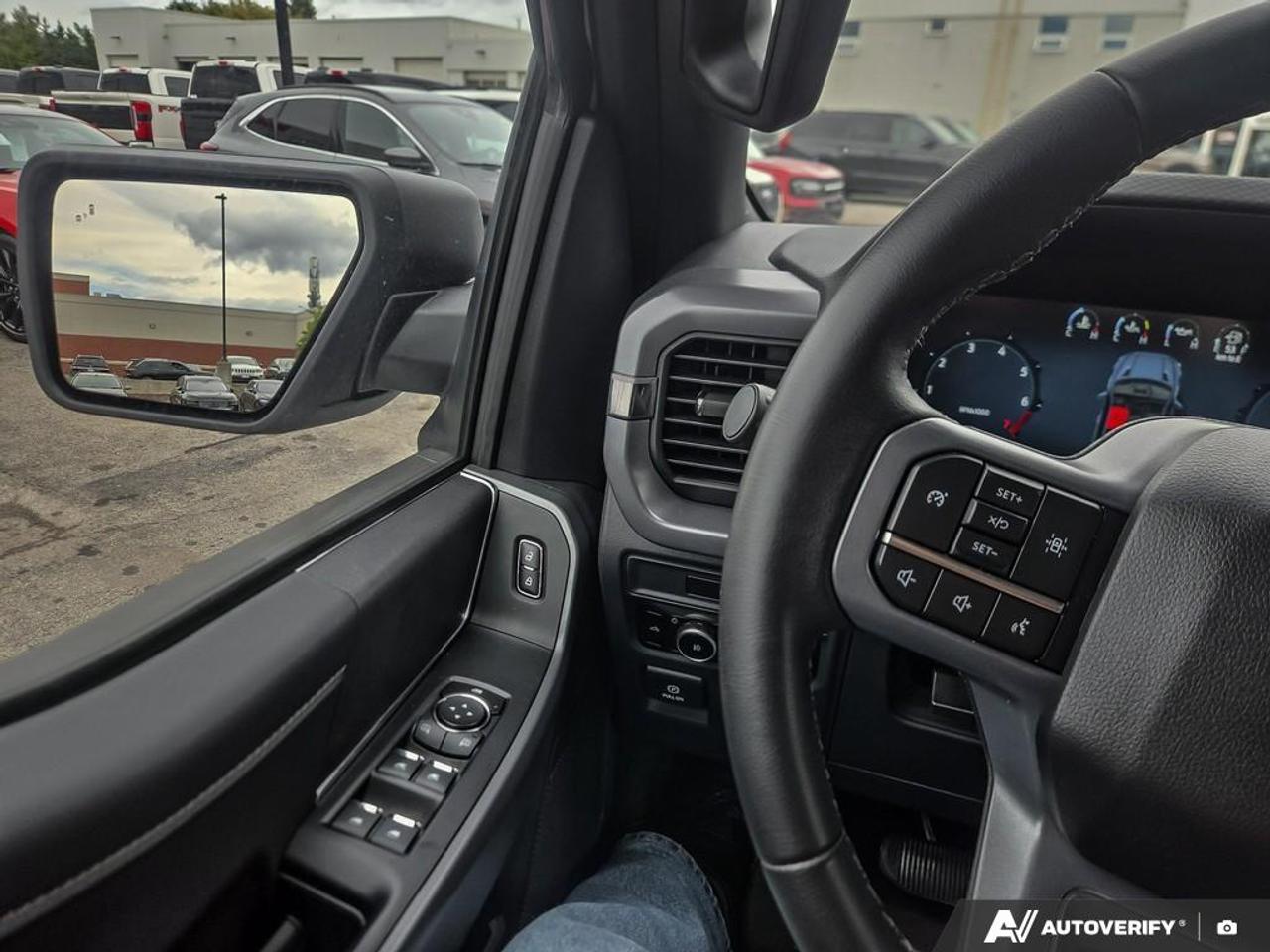 2025 Ford F-150 XLT BLACK 18 WHEELS | MOBILE OFFICE | LOW KM'S! Photo