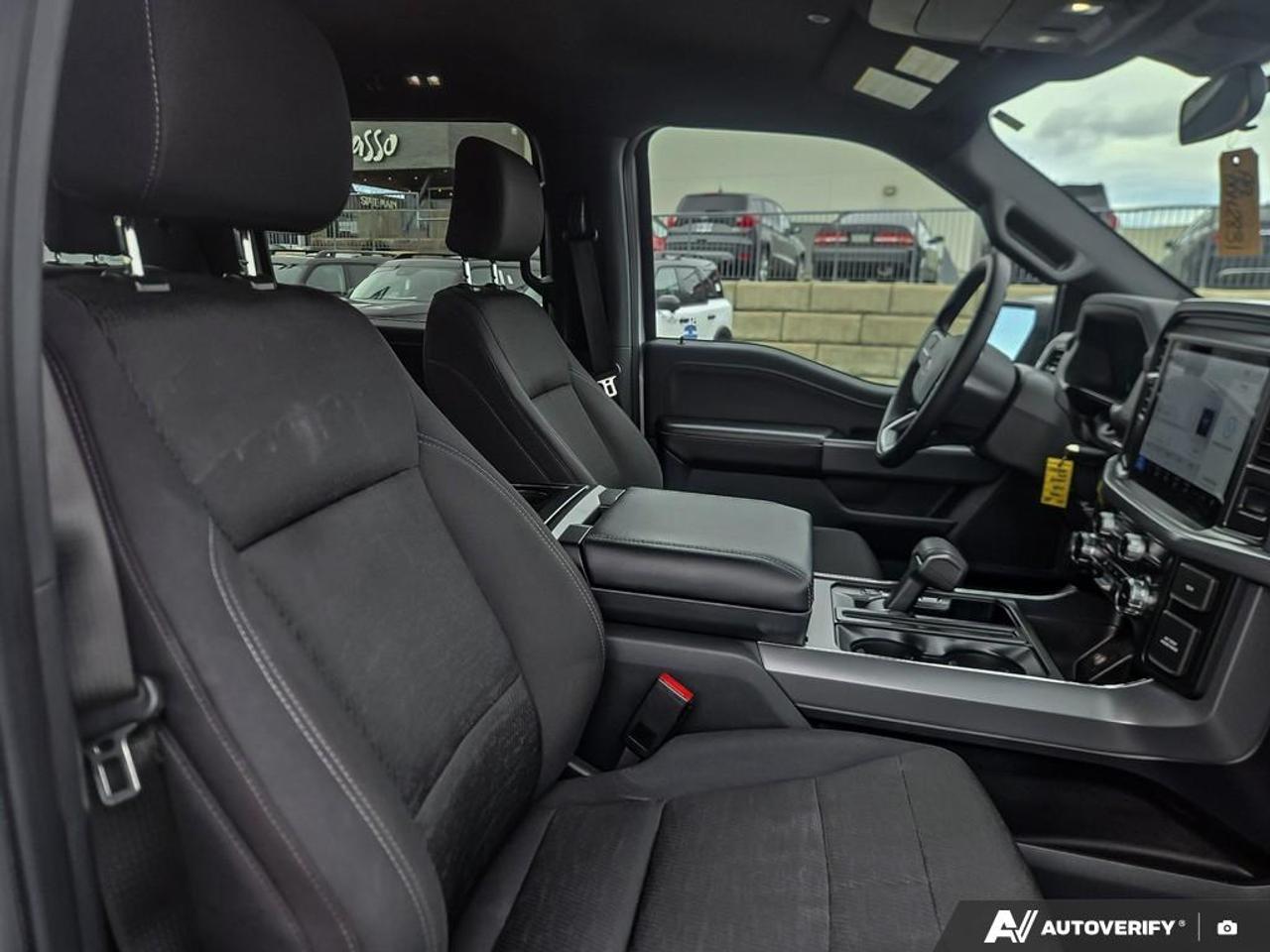 2025 Ford F-150 XLT BLACK 18 WHEELS | MOBILE OFFICE | LOW KM'S! Photo