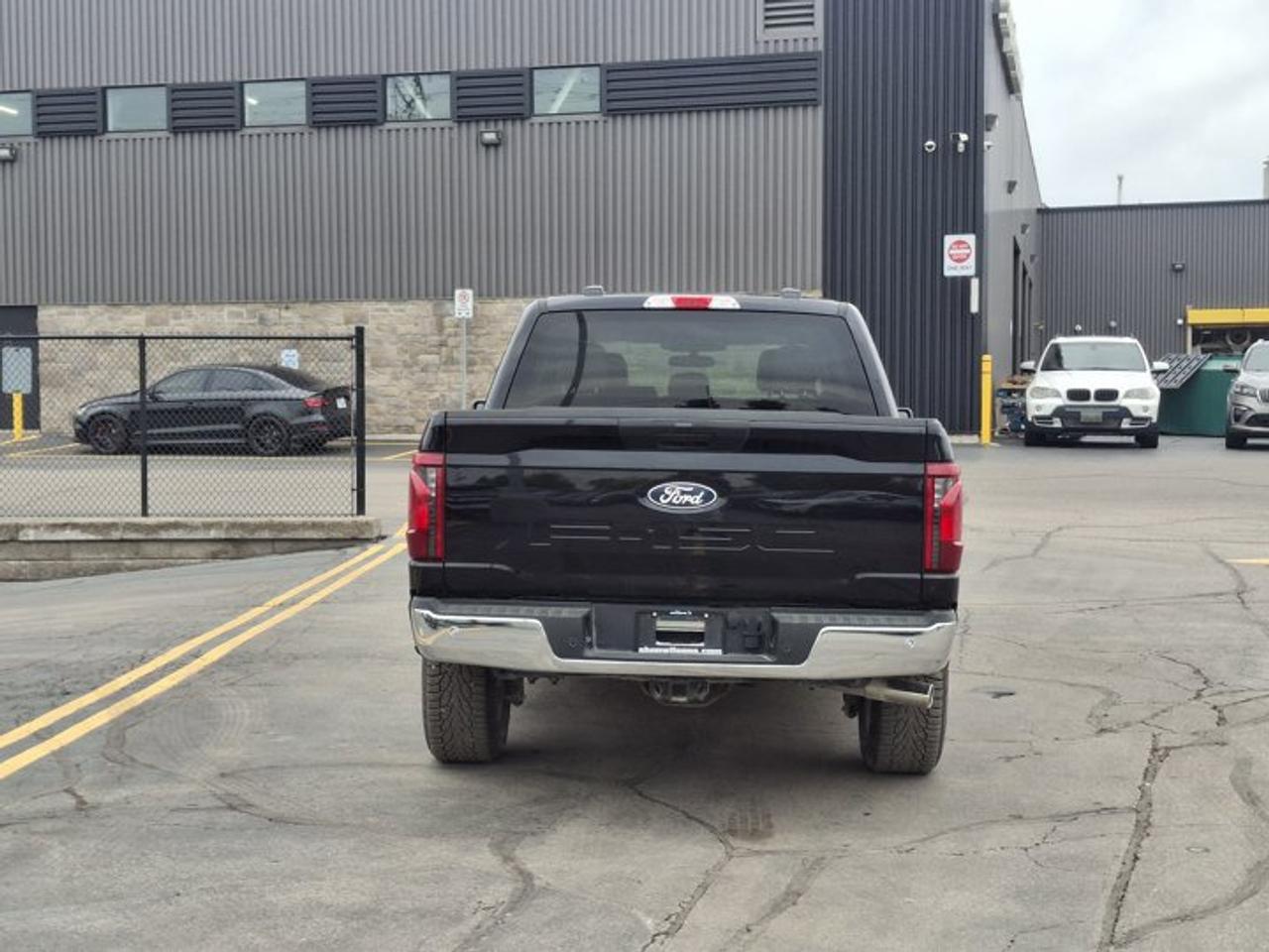 2025 Ford F-150 XLT Crew 4X4 | 5.0L V8 | 301A | Power Seat | Auto Climate | BLIS w/RCTA | CarPlay + Android & More ! Photo3