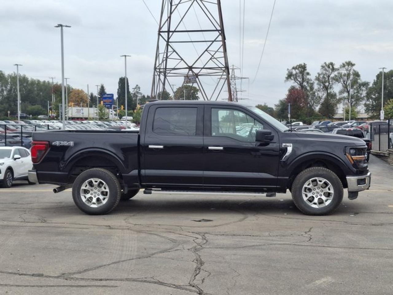 2025 Ford F-150 XLT Crew 4X4 | 5.0L V8 | 301A | Power Seat | Auto Climate | BLIS w/RCTA | CarPlay + Android & More ! Photo