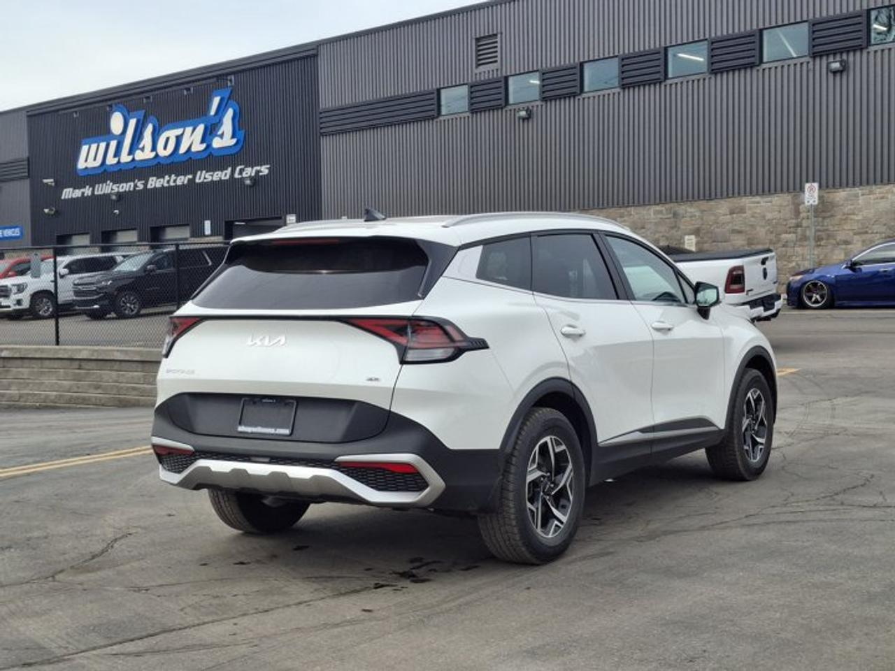 2024 Kia Sportage LX AWD | CarPlay + Android | Heated Seats | Rear Camera | and More ! Photo