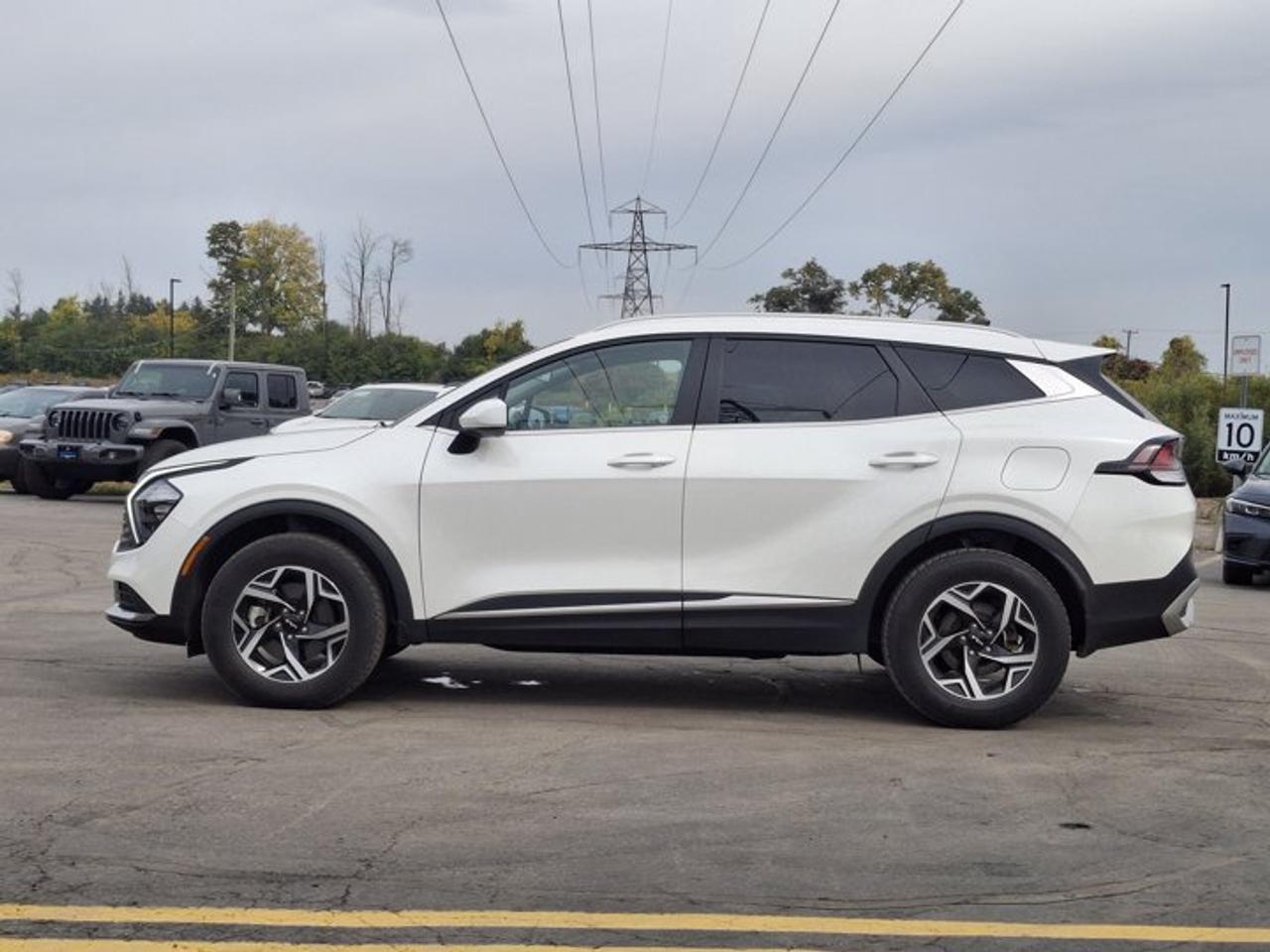 2024 Kia Sportage LX AWD | CarPlay + Android | Heated Seats | Rear Camera | and More ! Photo