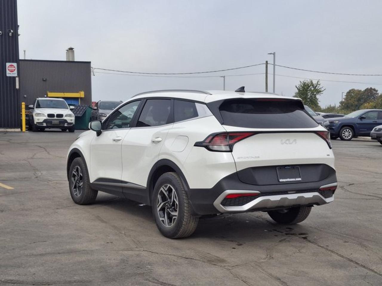 2024 Kia Sportage LX AWD | CarPlay + Android | Heated Seats | Rear Camera | and More ! Photo3