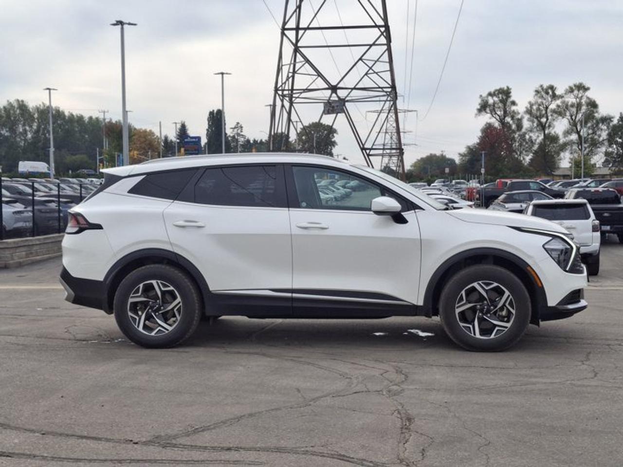 2024 Kia Sportage LX AWD | CarPlay + Android | Heated Seats | Rear Camera | and More ! Photo