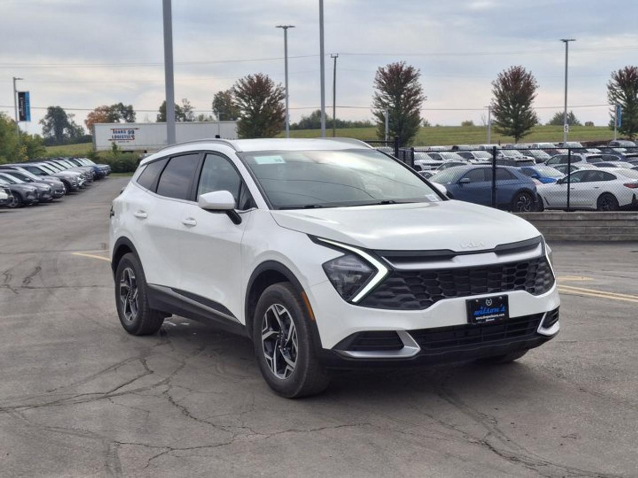 2024 Kia Sportage LX AWD | CarPlay + Android | Heated Seats | Rear Camera | and More ! Photo