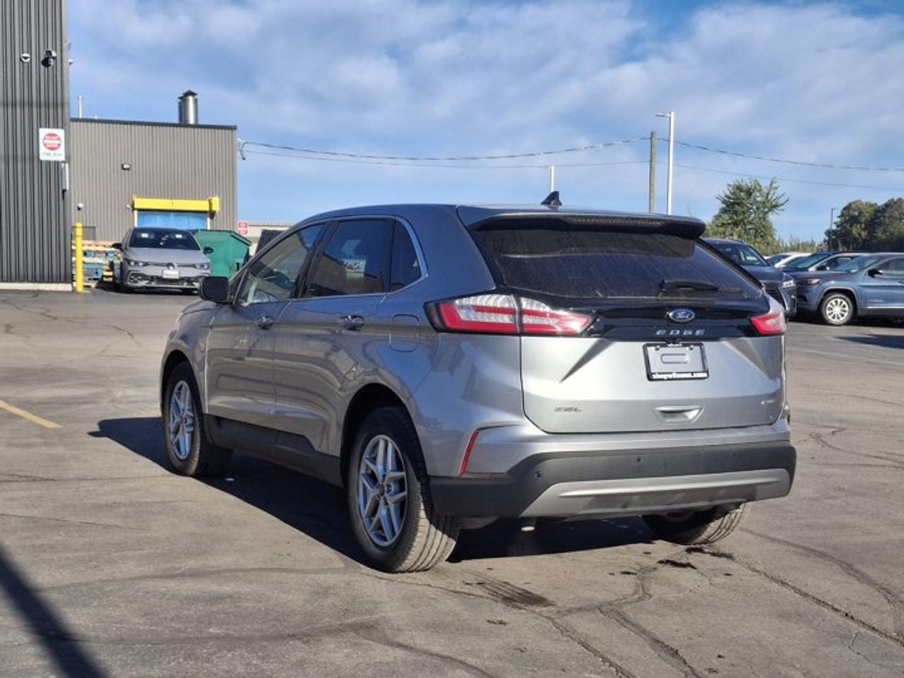 2024 Ford Edge SEL AWD | Heated Seats | Remote Start | Power Liftgate | CarPlay + Android | and More ! Photo