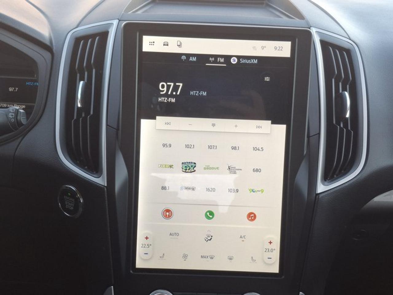 2024 Ford Edge SEL AWD | Heated Seats | Remote Start | Power Liftgate | CarPlay + Android | and More ! Photo