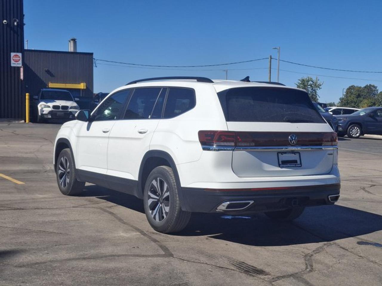 2025 Volkswagen Atlas Comfortline AWD | Leatherette Seats | Heated + Ventilated Seats | Heated Steering | and More ! Photo