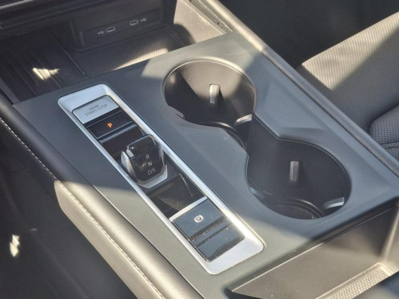 2025 Volkswagen Atlas Comfortline AWD | Leatherette Seats | Heated + Ventilated Seats | Heated Steering | and More ! Photo