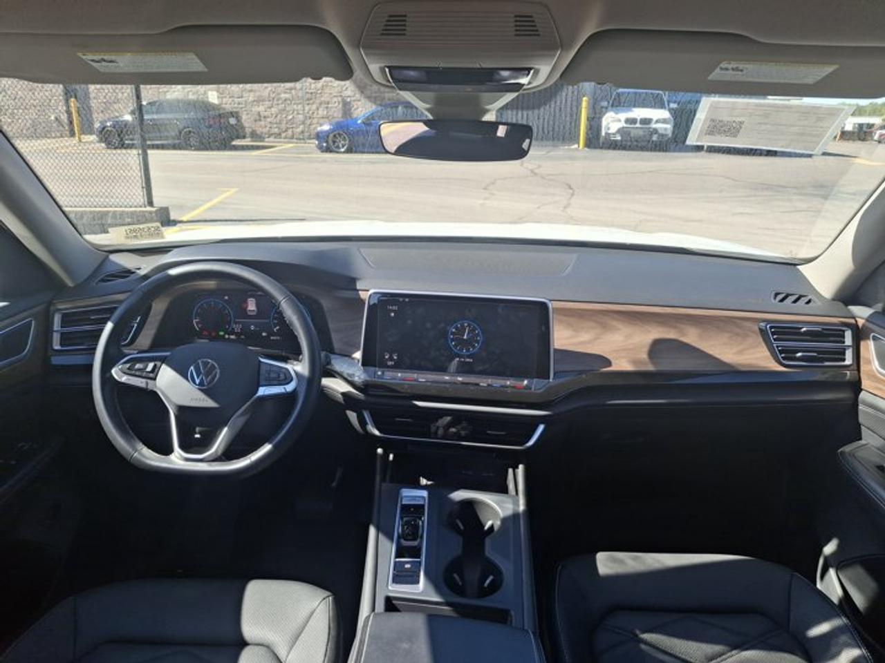 2025 Volkswagen Atlas Comfortline AWD | Leatherette Seats | Heated + Ventilated Seats | Heated Steering | and More ! Photo