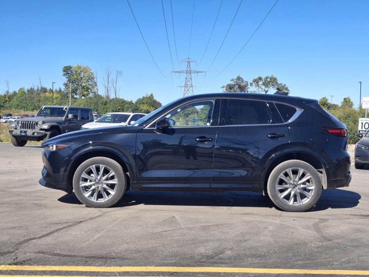 2025 Mazda CX-5 GT AWD | Leather | Sunroof | Heated + Ventilated Seats | Heated Steering | Bose Audio | and More ! Photo5