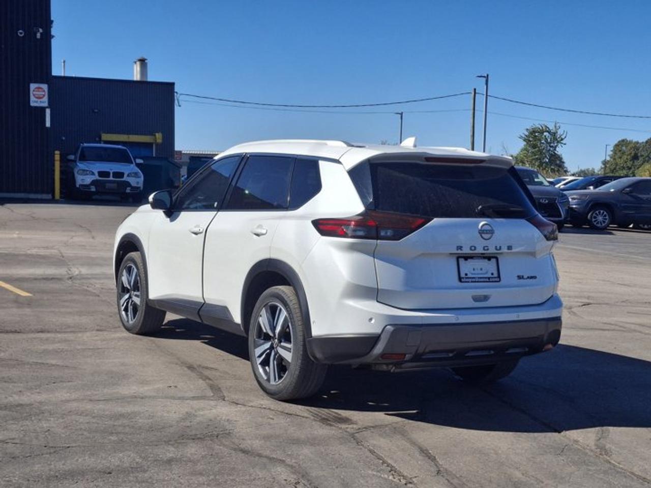 2024 Nissan Rogue SL AWD | Leather | Pano Roof | Heated Seats + Steering | Adaptive Cruise | Power Liftgate and More ! Photo