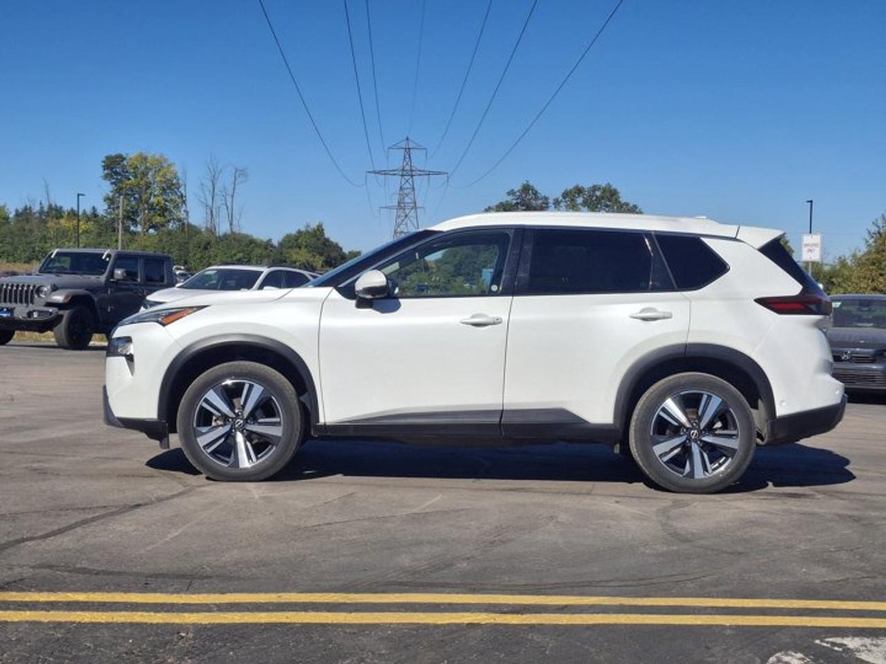 2024 Nissan Rogue SL AWD | Leather | Pano Roof | Heated Seats + Steering | Adaptive Cruise | Power Liftgate and More ! Photo