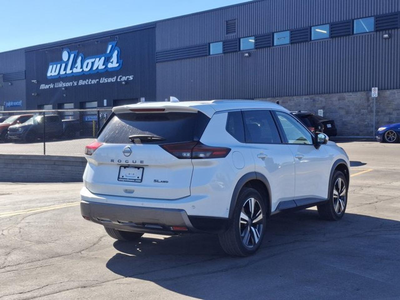 2024 Nissan Rogue SL AWD | Leather | Pano Roof | Heated Seats + Steering | Adaptive Cruise | Power Liftgate and More ! Photo