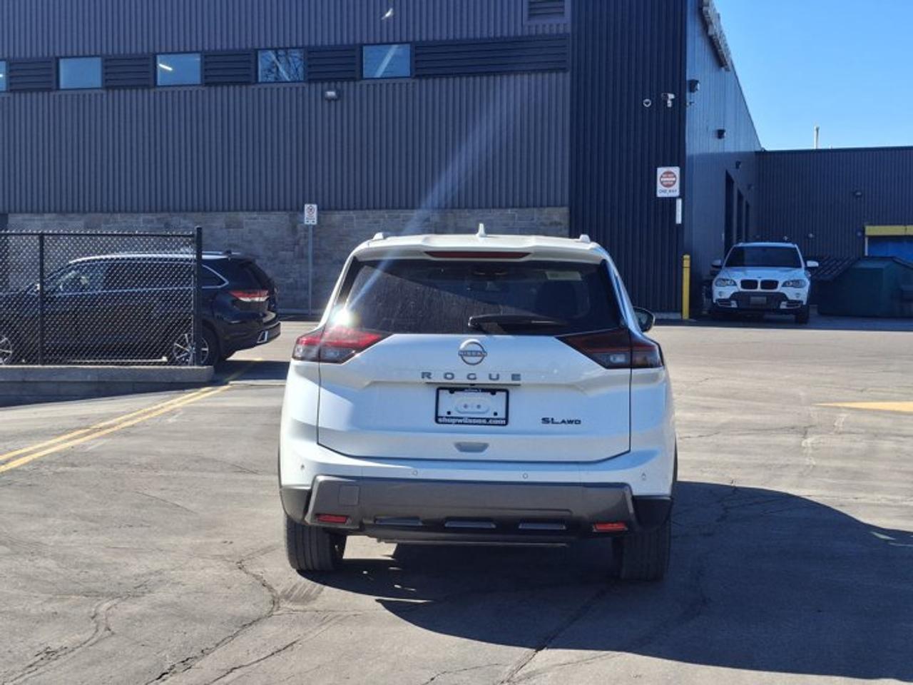 2024 Nissan Rogue SL AWD | Leather | Pano Roof | Heated Seats + Steering | Adaptive Cruise | Power Liftgate and More ! Photo