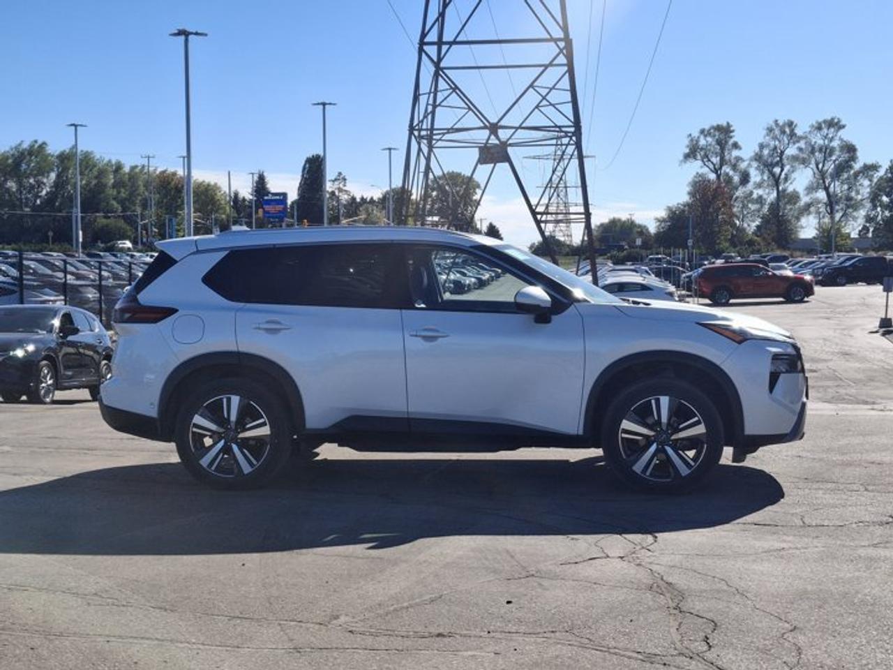 2024 Nissan Rogue SL AWD | Leather | Pano Roof | Heated Seats + Steering | Adaptive Cruise | Power Liftgate and More ! Photo
