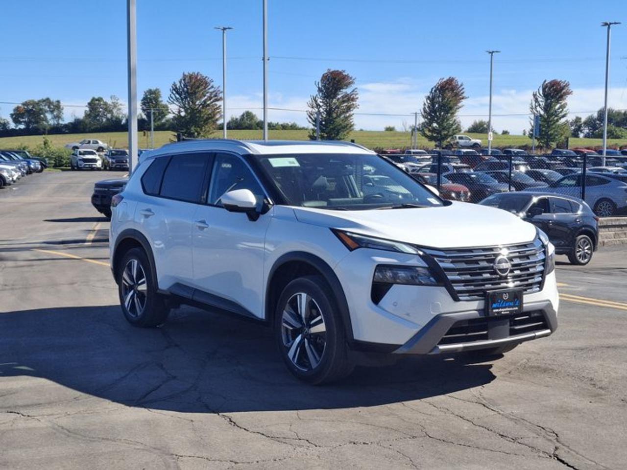 2024 Nissan Rogue SL AWD | Leather | Pano Roof | Heated Seats + Steering | Adaptive Cruise | Power Liftgate and More ! Photo