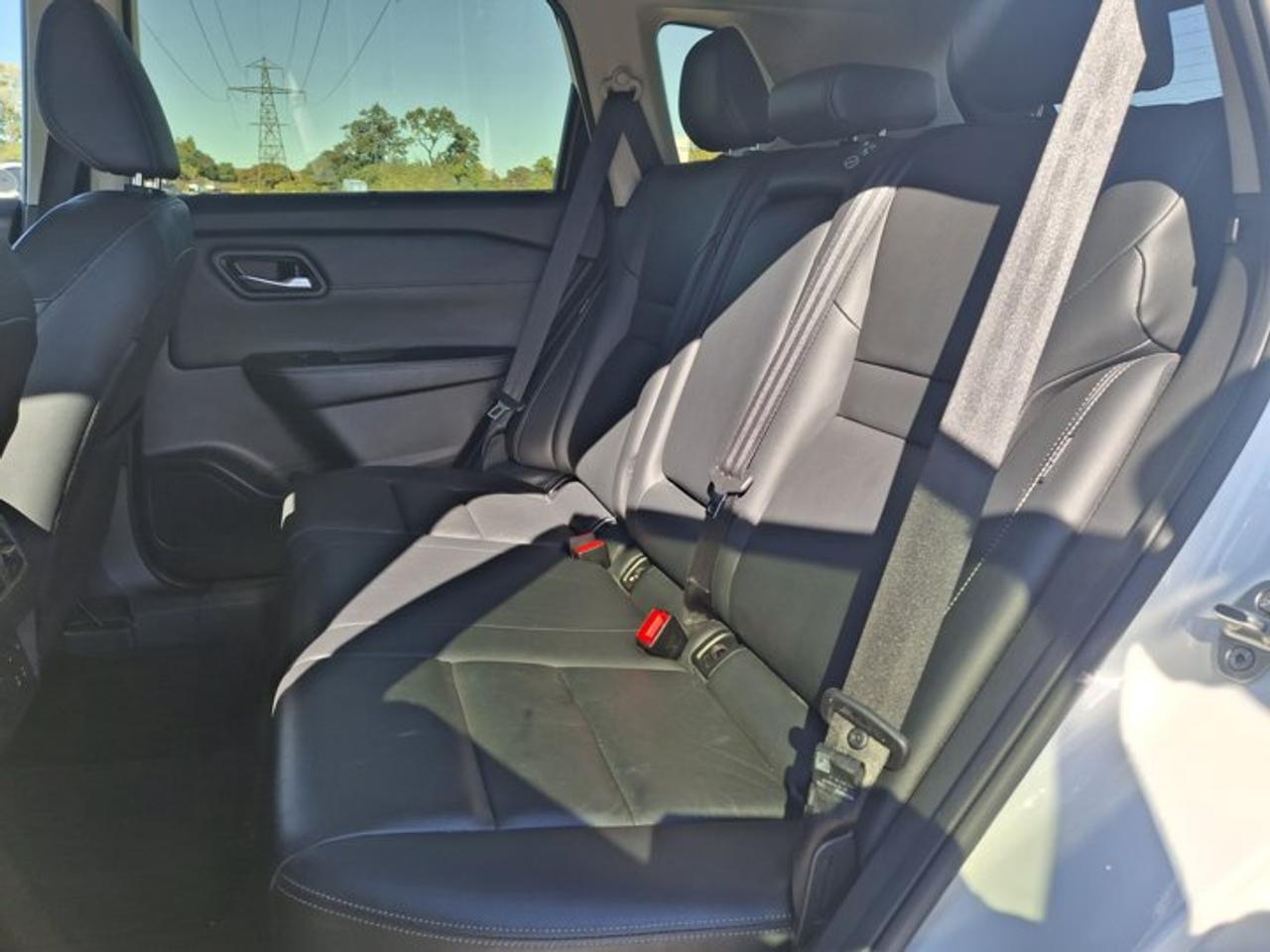 2024 Nissan Rogue SL AWD | Leather | Pano Roof | Heated Seats + Steering | Adaptive Cruise | Power Liftgate and More ! Photo