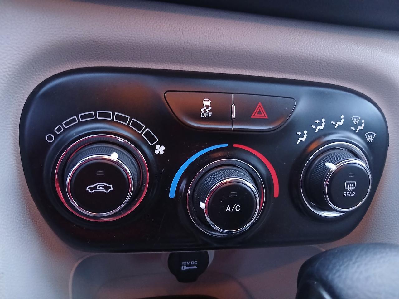 2013 Dodge Dart SXT-EXTRA CLEAN- 4CYL-BLUETOOTH-AUX-ALLOYS Photo