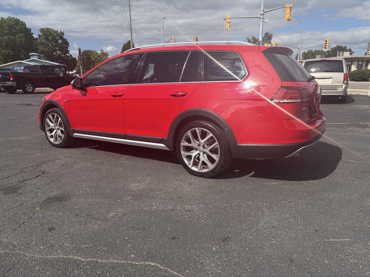 2018 Volkswagen Golf Alltrack Loaded-Leather-Sunroof-Gas-Auto-1.8 L TSI Turbo Photo